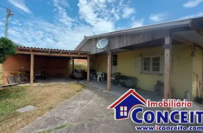 C126 - residência de alvenaria localizada em região de moradores