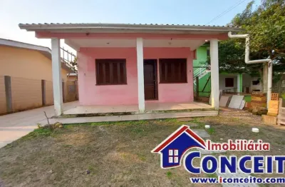 C383 - linda residência composta de 03 dormitórios a 250 metros do mar