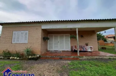 C228 - residência de esquina com anexo a 150 metros do mar em imbé