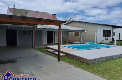 C76 - excelente residência com piscina a apenas 300 metros do mar