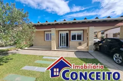 C82 - excelente residência localizada a poucos metros do mar em mariluz