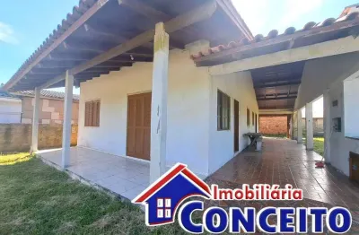 C255 - residência composta de 05 dormitórios a 400 metros do mar