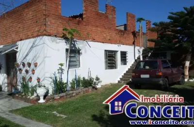 C27 - residência localizada em região de moradores no balneário presidente