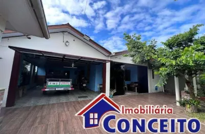C233 - linda residência em região de moradores no balneário mariluz