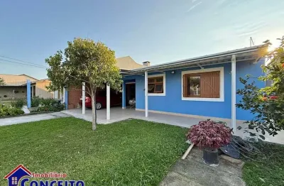 C380 - ótima residência com 03 dormitórios a 270 metros do mar