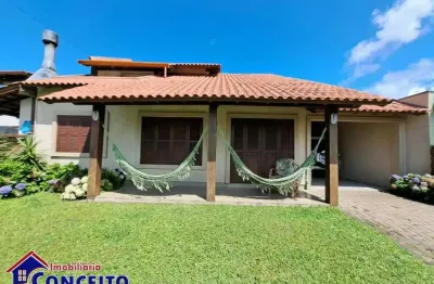 C1001 - Excelente imóvel com 03 dormitórios localizado a 120 metros do mar