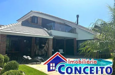 C1028 - excelente residência de alto padrão em condomínio no centro de imbé