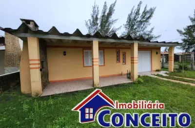 C677 - residência de esquina em região de moradores no balneário nordeste