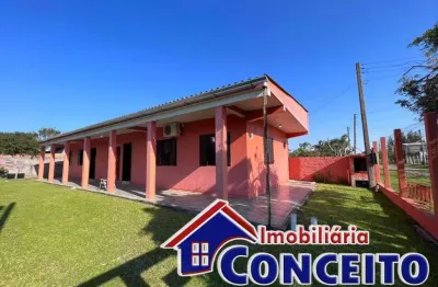 C713 - linda residência em região de moradores no balneário mariluz