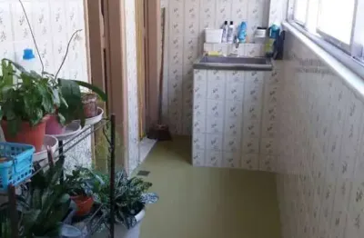 Apartamento amplo e bem localizado em são cristóvão/rj