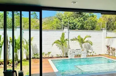 Casa de alto padrão e sofisticação no condomínio alphaville em maricá/rj