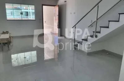 Sobrado com 3 quartos e 2 vagas para venda na vila medeiros