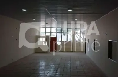 Salão comercial com 280 metros de área construída para locação no centro!