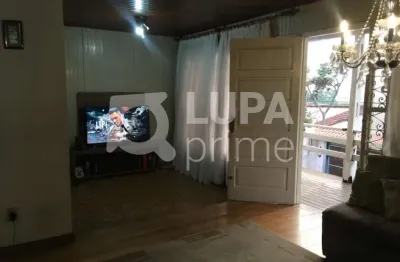 Terreno com 750 metros com lindo sobrado para venda em vila santos!