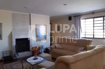 Sobrado espaçoso com 5 dormitórios e 6 banheiros à venda em santana