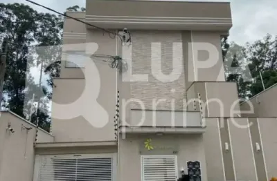Casa em condomínio com 2 dormitórios sendo 2 suítes á venda em santana