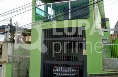 Sobrado com 3 dormitórios sendo 1 suíte á venda em santana