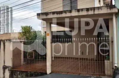 Sobrado com 3 dormitórios sendo 1 suíte á venda na vila carbone