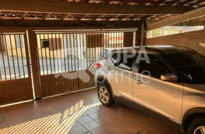 Casa térrea com 3 dormitórios sendo 1 suíte á venda na vila santa terezinha.