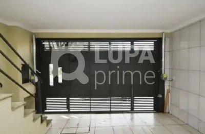 Sobrado com 3 dormitórios sendo 1 suíte á venda na vila nivi
