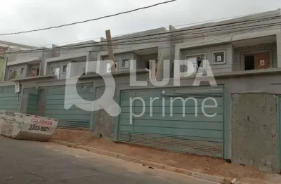 Sobrado com 2 dormitórios sendo suítes á venda na santa terezinha