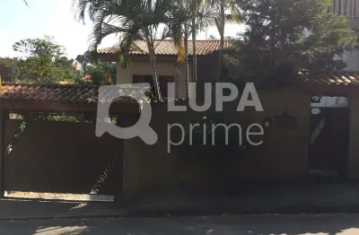 Sobrado com 3 dormitórios sendo 1 suíte á venda na vila irmãos arnoni