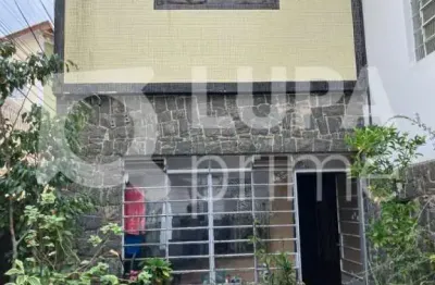 Sobrado com 3 dormitórios sendo 1 suíte á venda na  vila nivi