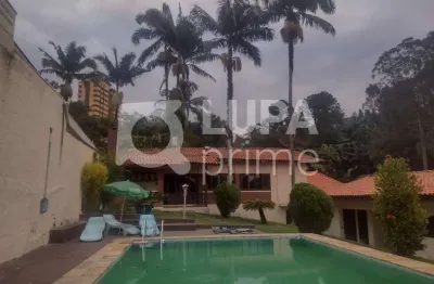 Casa térrea com 3 dormitórios sendo suítes à venda na vila albertina!