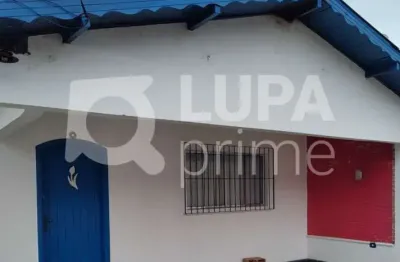 Casa térrea com 3 dormitórios sendo 1 suíte á venda no tremembé