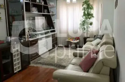 Casa espaçosa em condomínio com 3 dormitórios e 4 banheiros à venda na água fria