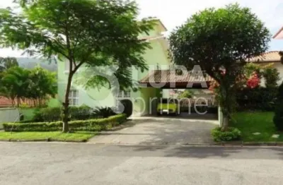 Casa à venda em condomínio fechado com 4 dormitórios na vila santos!