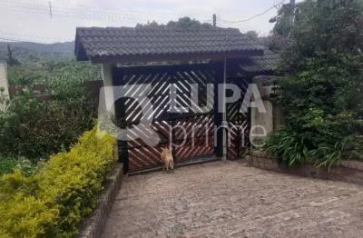 Sobrado com 4 dormitórios sendo 2 suítes á venda no alpes da cantareira