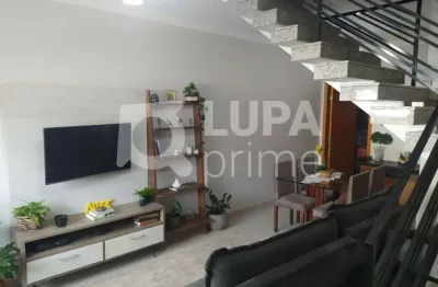 Sobrado em condomínio fechado com 3 dormitórios sendo 1 suíte na vila rosa
