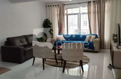 Sobrado com 3 dormitórios sendo 1 suíte á venda na vila paiva