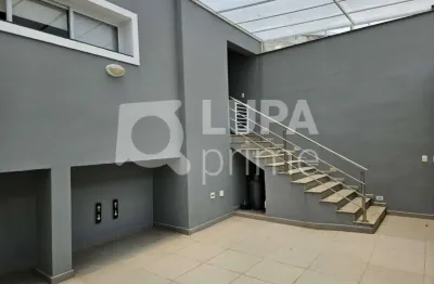 Sobrado com 4 dormitórios sendo 2 suíte á venda na água fria