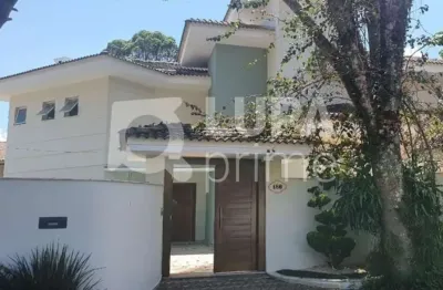 Sobrado em condomínio fechado com 3 dormitórios e 6 banheiros - serra da cantareira