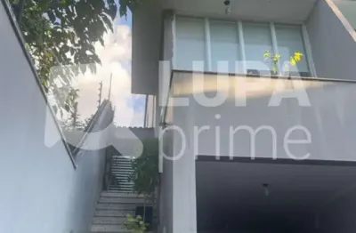 Sobrado com 4 dormitórios sendo 3 suítes à venda na vila pedra branca