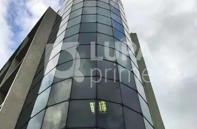 Prédio comercial com 3000 m² na água branca para locação.