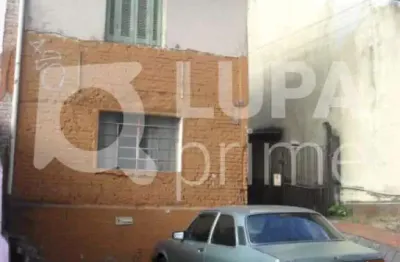 Terreno com 358 metros de área construída à venda na água fria!