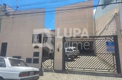 Sobrado em condomínio com 2 dormitórios sendo 1 suíte á venda na vila nivi