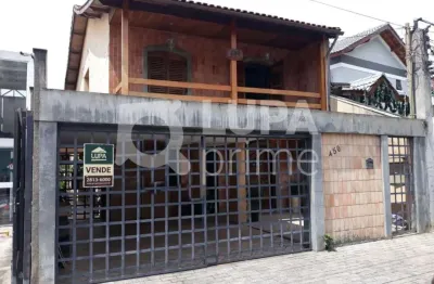 Sobrado com  3 dormitórios sendo 1 suíte á venda na água fria
