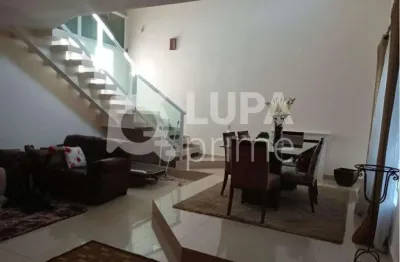 Casa de condomínio com 3 dormitórios sendo 1 suíte á venda em mairiporã