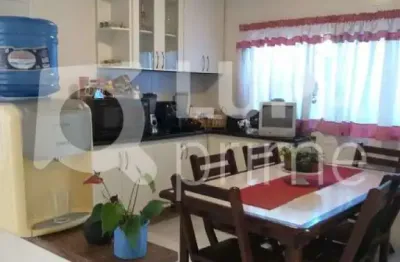 Casa térrea com 3 dormitórios sendo 1 suíte á venda na vila dom pedro ii !
