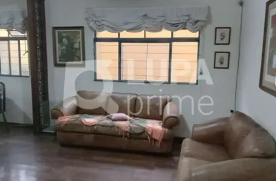 Sobrado com 3 dormitórios (1 suíte) á venda na vila dom pedro ii