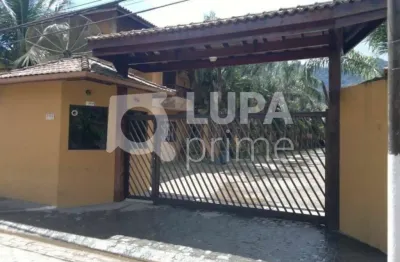Sobrado em condomínio com 2 suítes á venda em maresias