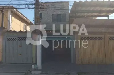 Sobrado com 3 dormitórios sendo 1 suíte á venda na parada inglesa