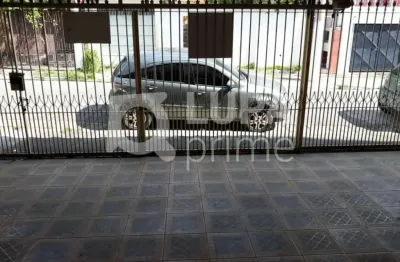 Sobrado com 3 dormitórios sendo 1 suíte á venda na vila nova mazzei.