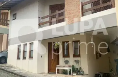Sobrado com 3 dormitórios sendo 1 suíte à venda em santana!