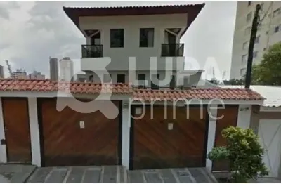 Sobrado com 6 dormitórios sendo 2 suítes á venda santana