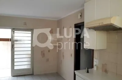 Casa térrea com 3 dormitórios, churrasqueira e 3 vagas de garagem á venda na vila gustavo